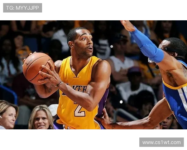 安东尼奥赛前惊喜家人助威暖队